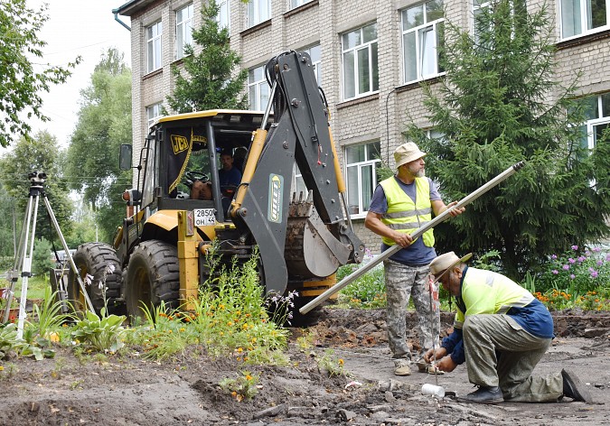 К 1 сентября в школе №19 обновят школьный двор, а также пищеблок и обеденный зал фото 7