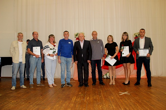 В Кинешме чествовали спортсменов, работников и ветеранов физической культуры и спорта фото 10