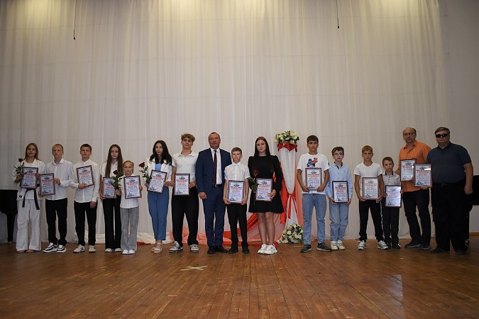 В Кинешме чествовали спортсменов, работников и ветеранов физической культуры и спорта фото 11