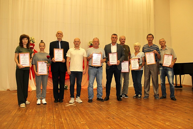 В Кинешме чествовали спортсменов, работников и ветеранов физической культуры и спорта фото 9