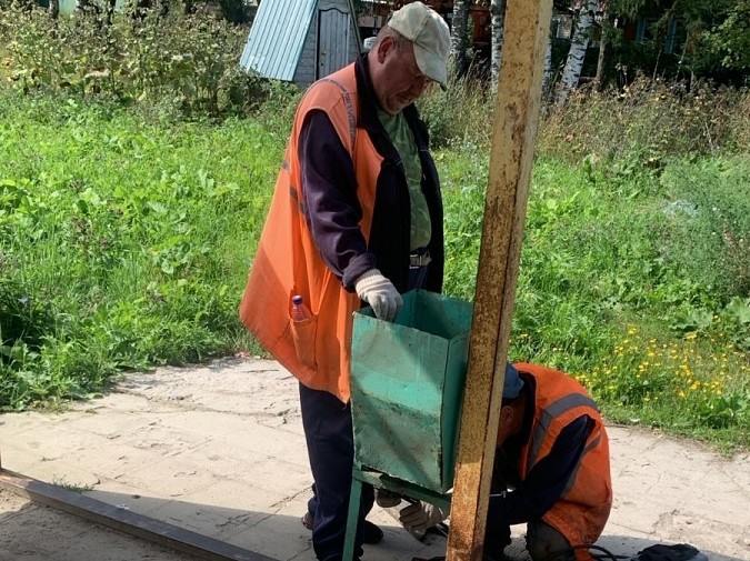 В Кинешме установили более 30 урн на остановочных площадках фото 2