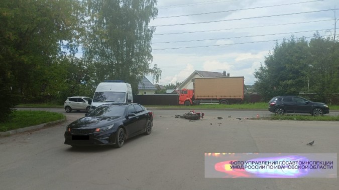 На ул.Маршала Василевского мотоциклист на «Хонде» влетел в «Киа Оптима» фото 3