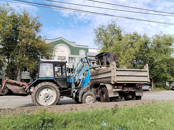 В Кинешме продолжаются работы по профилированию обочин дорог фото 5