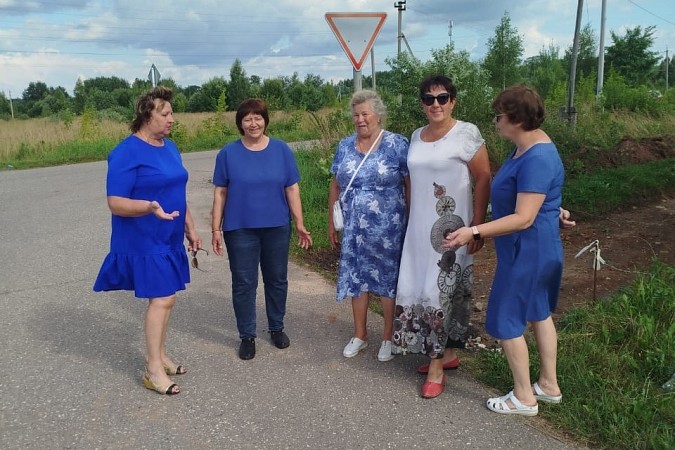 В Луговом ремонтируют тротуар вдоль улицы Школьной фото 2