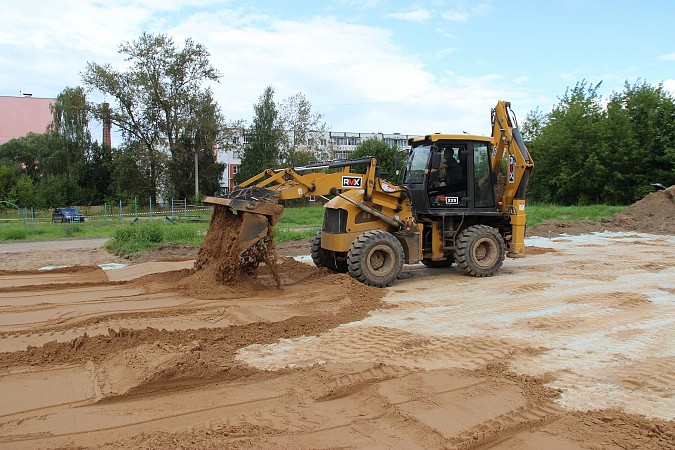 У школы №8 начали строительство «умной» спортивной площадки фото 3