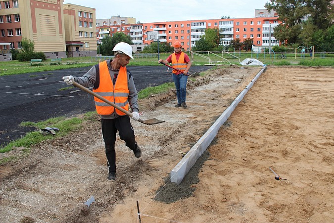 У школы №8 начали строительство «умной» спортивной площадки фото 5