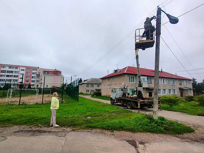 На спортплощадке в Наволоках по проекту «Светлый двор» смонтировали освещение фото 3