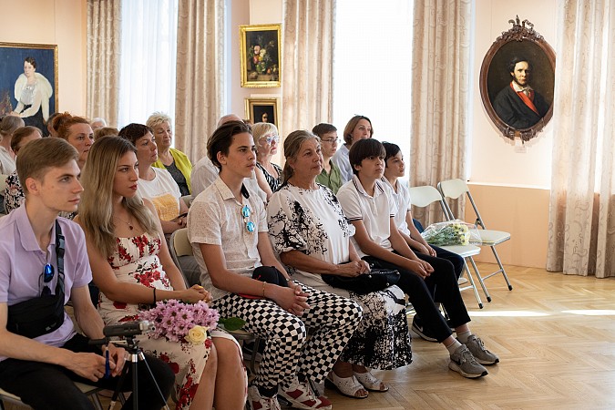 В Картинной галерее спел Сергей Дарьин фото 5