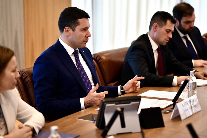 Станислав Воскресенский провел рабочую встречу с Антоном Алихановым фото 3