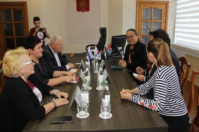 Глава Кинешмы встретился с почетным гостем фестиваля «Островский-ФЕСТ» режиссером Донг Хи Чаном фото 2