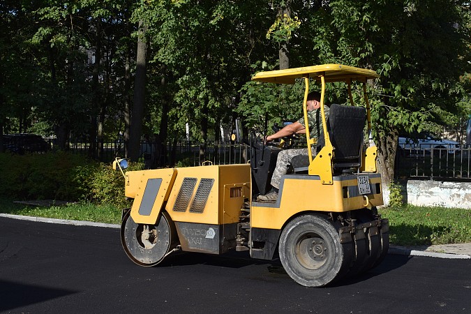 В Кинешме асфальтируют территорию у школы №19 фото 4