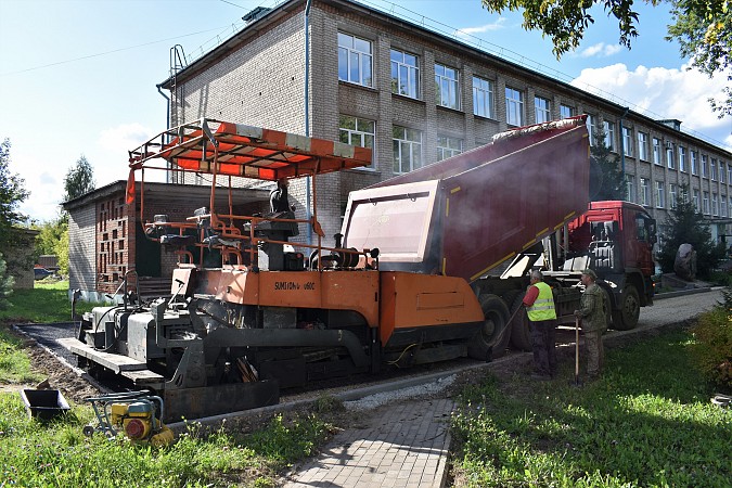 В Кинешме асфальтируют территорию у школы №19 фото 5