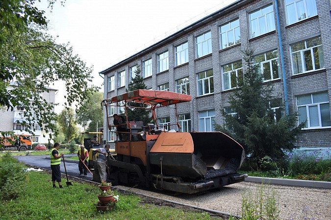 В Кинешме асфальтируют территорию у школы №19 фото 2