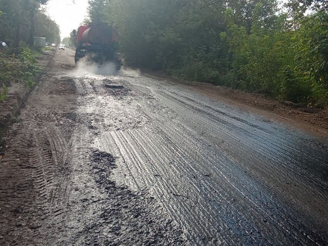 На улице Декабристов укладывают первый слой асфальта фото 3