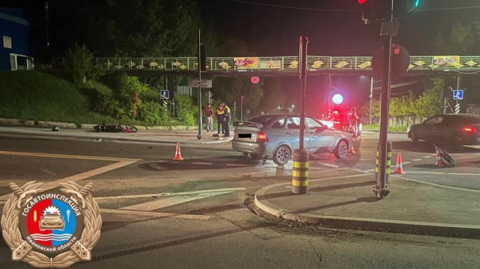 На перекрестке ул. Вичугской и Баха  подростки на мотоцикле влетели в «Ладу Приору» фото 2