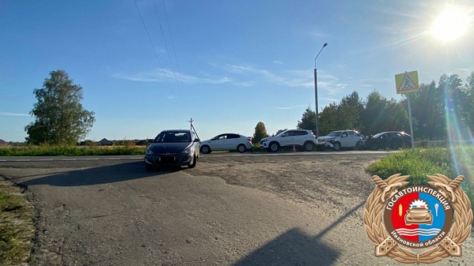 На дороге Кинешма -Наволоки в массовом ДТП столкнулись 4 автомобиля фото 2