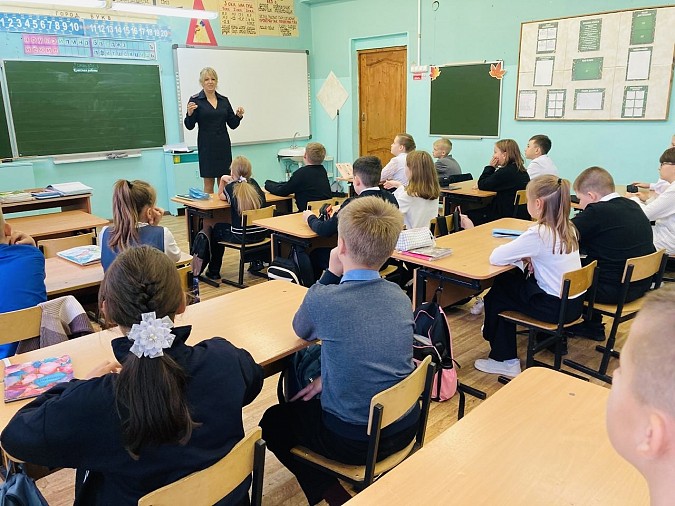 В Кинешме сотрудники Госавтоинспекции проводят профилактические беседы в школах фото 2