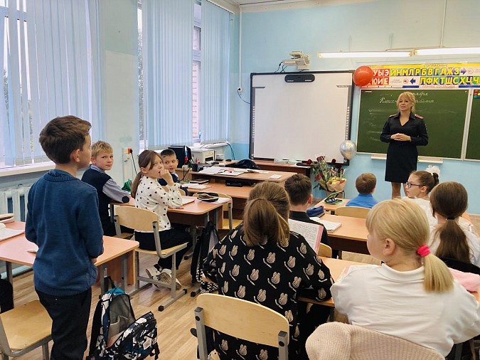 В Кинешме сотрудники Госавтоинспекции проводят профилактические беседы в школах фото 7