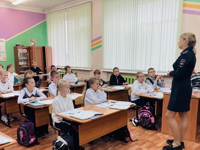 В Кинешме сотрудники Госавтоинспекции проводят профилактические беседы в школах фото 4