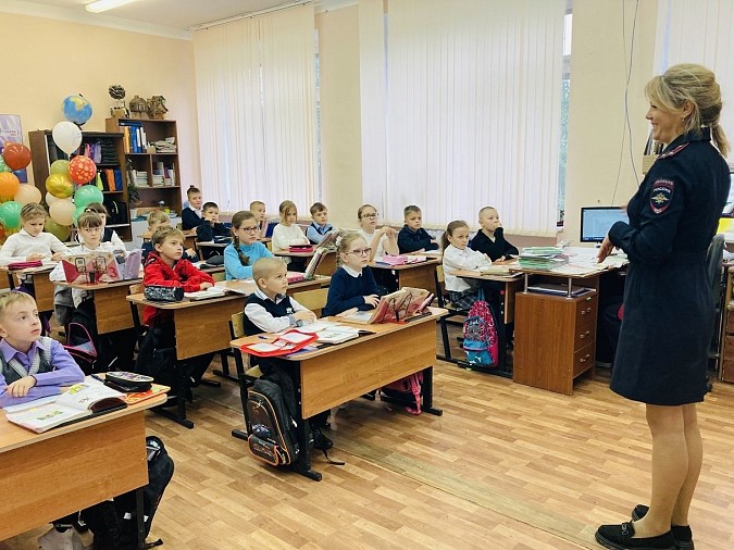 В Кинешме сотрудники Госавтоинспекции проводят профилактические беседы в школах фото 3