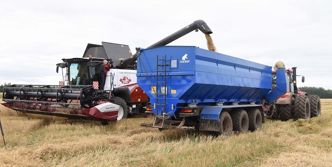 В хозяйствах Ивановской области продолжается уборочная кампания фото 5