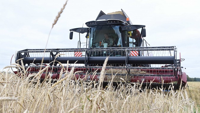В хозяйствах Ивановской области продолжается уборочная кампания фото 4