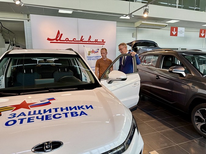 Новые автомобили от фонда «Защитники Отечества» получили уже восемь ветеранов СВО фото 8