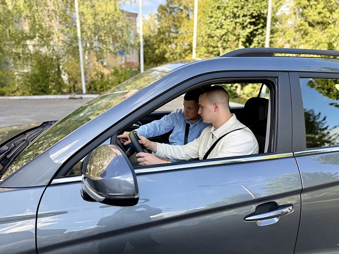 Новые автомобили от фонда «Защитники Отечества» получили уже восемь ветеранов СВО фото 2