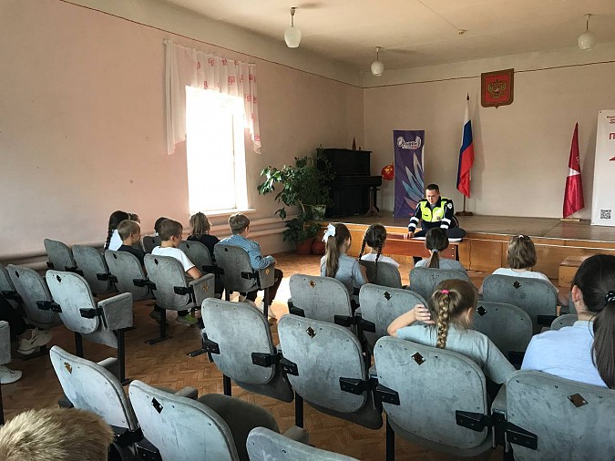 В Кинешме сотрудники Госавтоинспекции провели занятие с первоклассниками фото 4