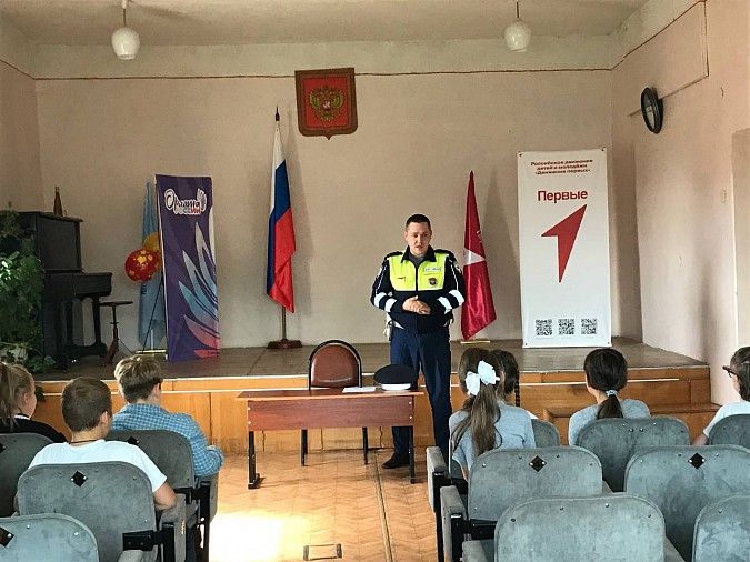 В Кинешме сотрудники Госавтоинспекции провели занятие с первоклассниками фото 3