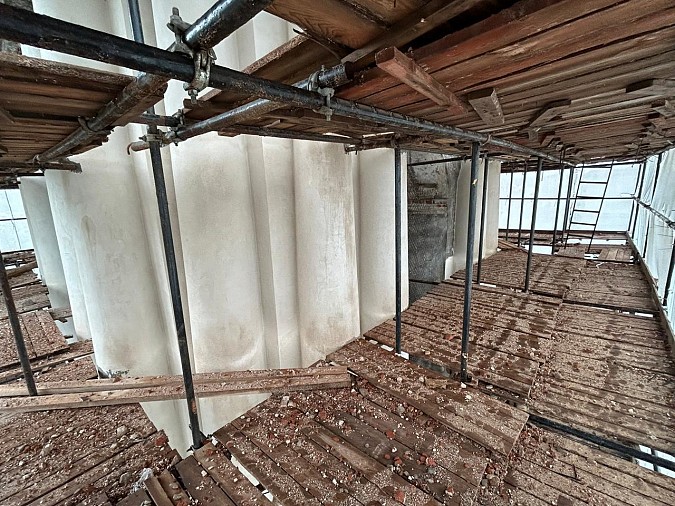 Продолжается реставрация колокольни Троице-Успенского собора фото 2