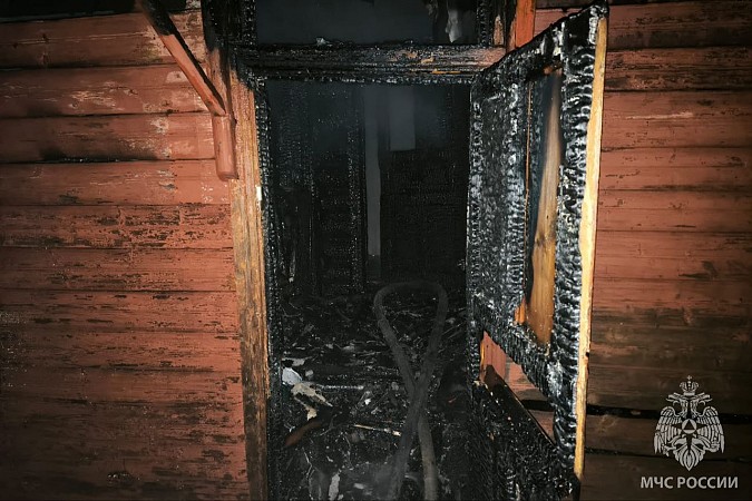 На улице Ушакова сгорел частный дом фото 3