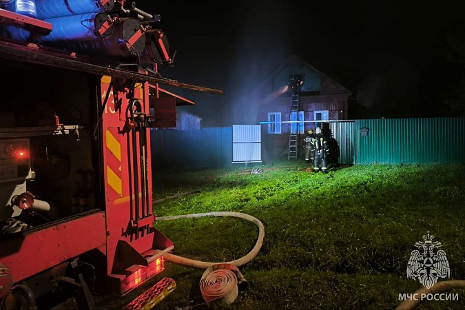 На улице Ушакова сгорел частный дом фото 4