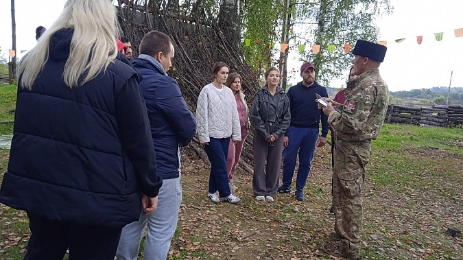 Участник СВО провел на «Рубеже маршала А.М. Василевского» мастер-класс по спортивному метанию ножа фото 4