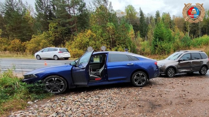 На дороге Кинешма-Юрьевец женщина на «Киа К5» влетела в «Ладу Гранту» фото 2