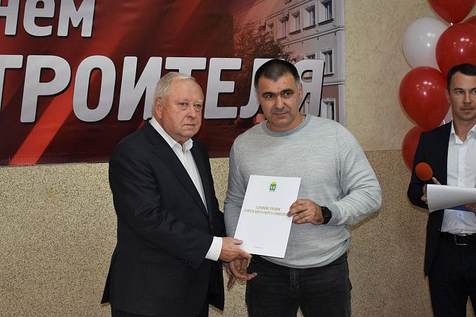 Руководство и работников завода «Поликор» поздравили с профессиональным праздником фото 33