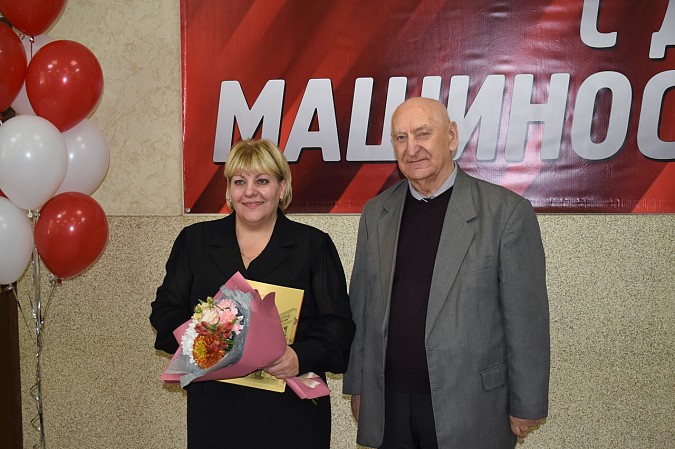 Руководство и работников завода «Поликор» поздравили с профессиональным праздником фото 9