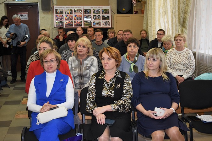 Руководство и работников завода «Поликор» поздравили с профессиональным праздником фото 7