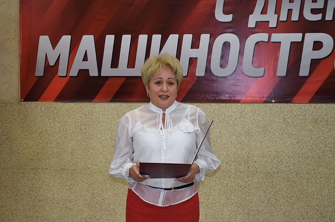 Руководство и работников завода «Поликор» поздравили с профессиональным праздником фото 30