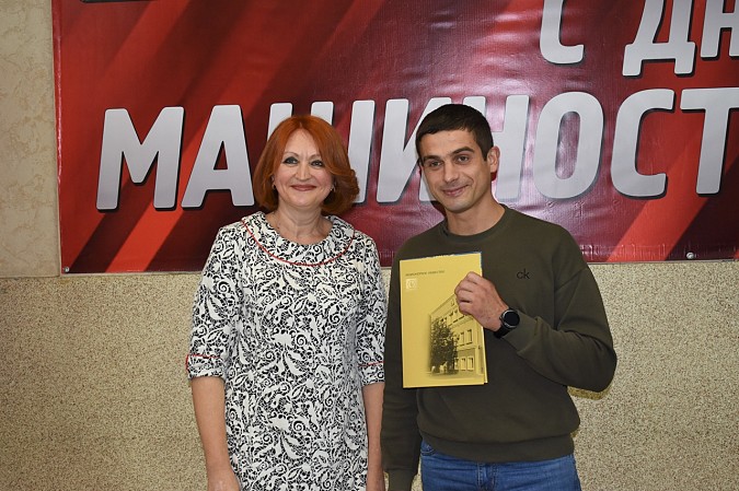 Руководство и работников завода «Поликор» поздравили с профессиональным праздником фото 25