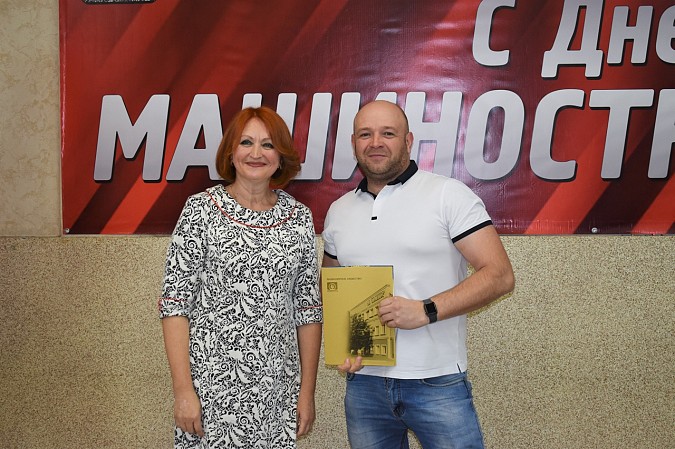 Руководство и работников завода «Поликор» поздравили с профессиональным праздником фото 22