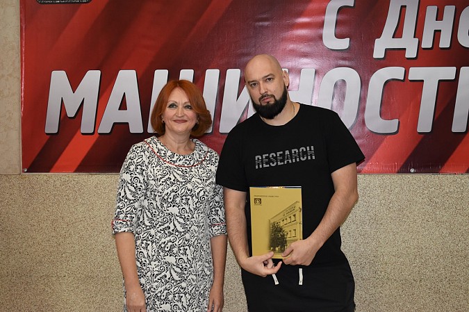 Руководство и работников завода «Поликор» поздравили с профессиональным праздником фото 19