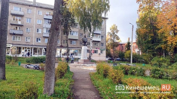 Спустя 30 лет памятнику маршалу А.М.Василевскому в Кинешме вернули бронзовый вид фото 5