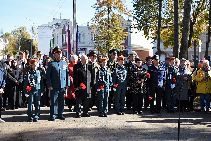 В Кинешме торжественно открыли отреставрированный бюст маршала А.М.Василевского фото 2