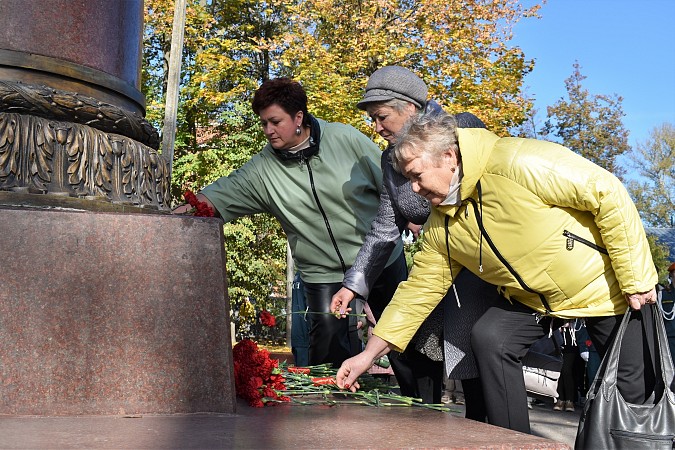 В Кинешме торжественно открыли отреставрированный бюст маршала А.М.Василевского фото 3