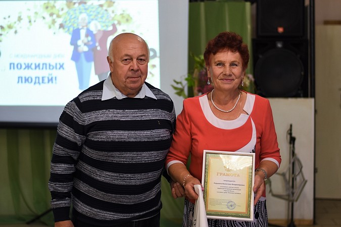 Активистов ветеранского движения Кинешмы поздравили с Днём людей старшего поколения фото 2
