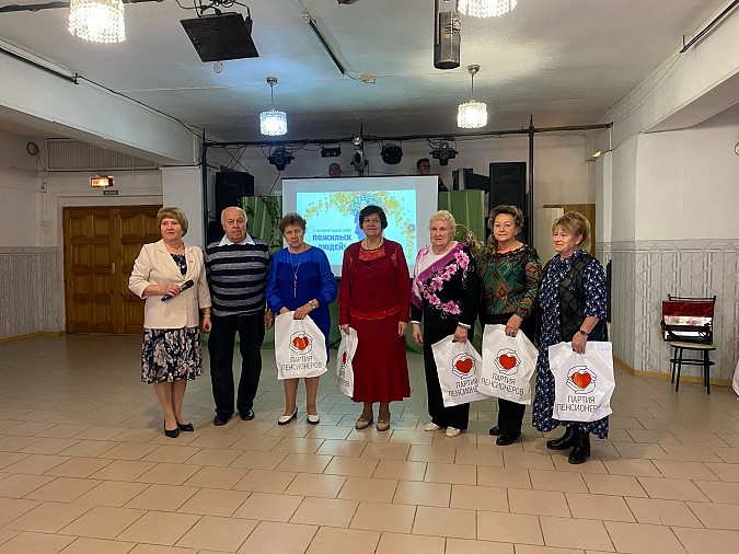 Активистов ветеранского движения Кинешмы поздравили с Днём людей старшего поколения фото 7