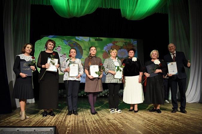 Кинешемских педагогов поздравили с профессиональным праздником фото 10