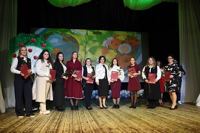 Кинешемских педагогов поздравили с профессиональным праздником фото 8