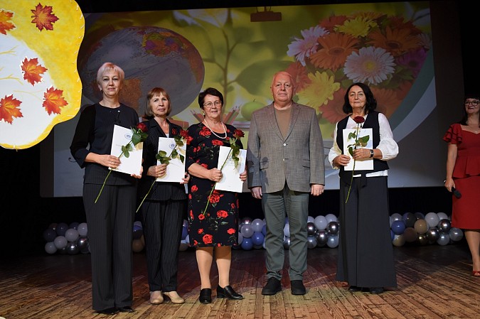 Кинешемских педагогов поздравили с профессиональным праздником фото 5